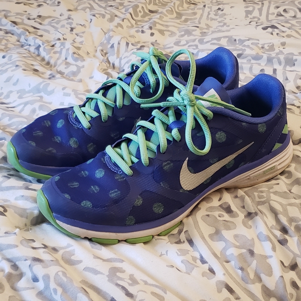 NIKE Sneakers